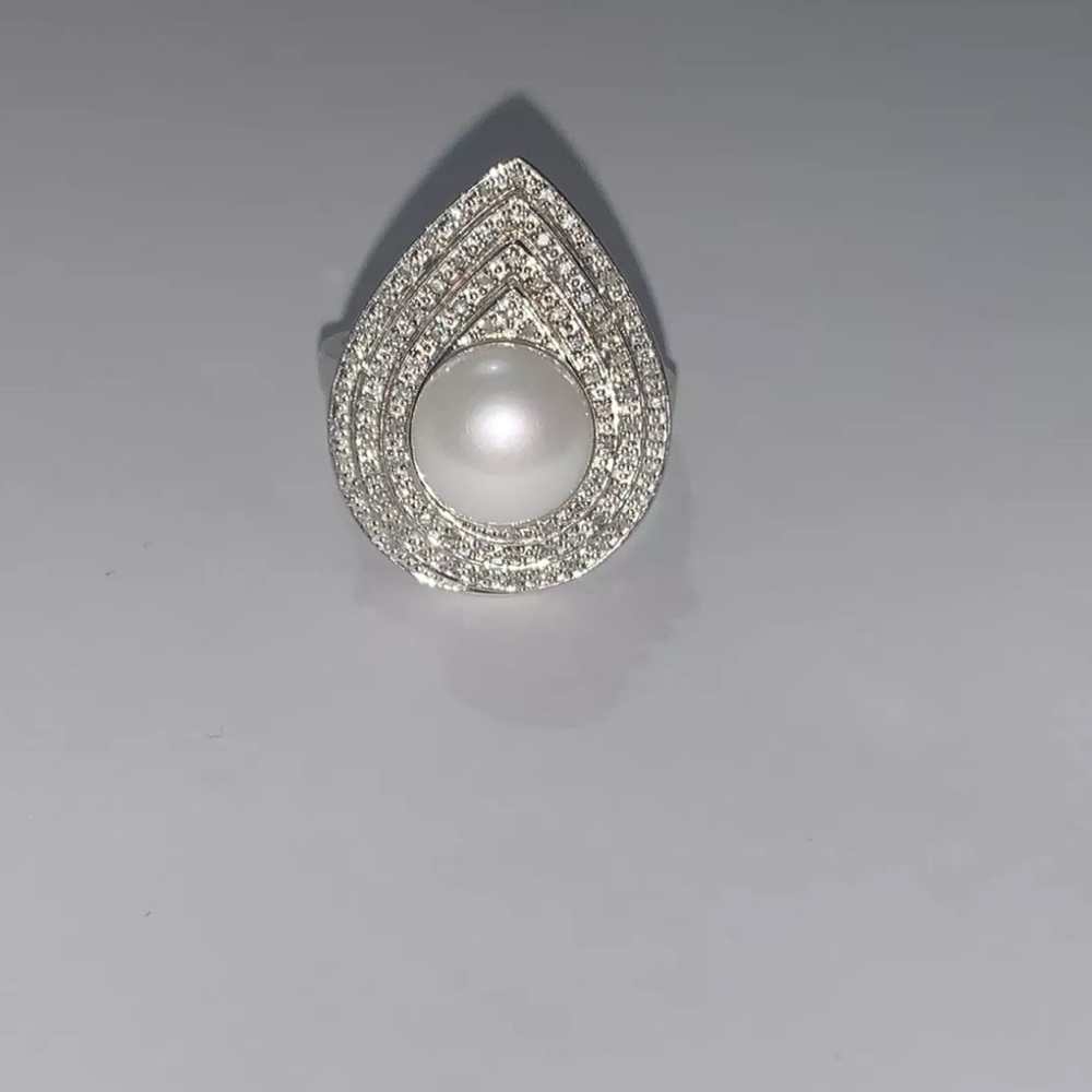 Elegant Silver Pearl Teardrop Ring